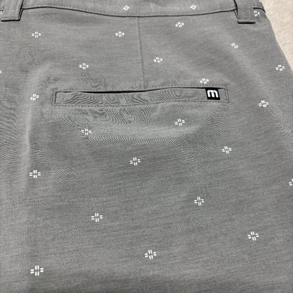 NEW Travis Mathew Shorts Mens 40 Performance Air and Space Gray Golf Stretch NWT - Picture 4 of 5